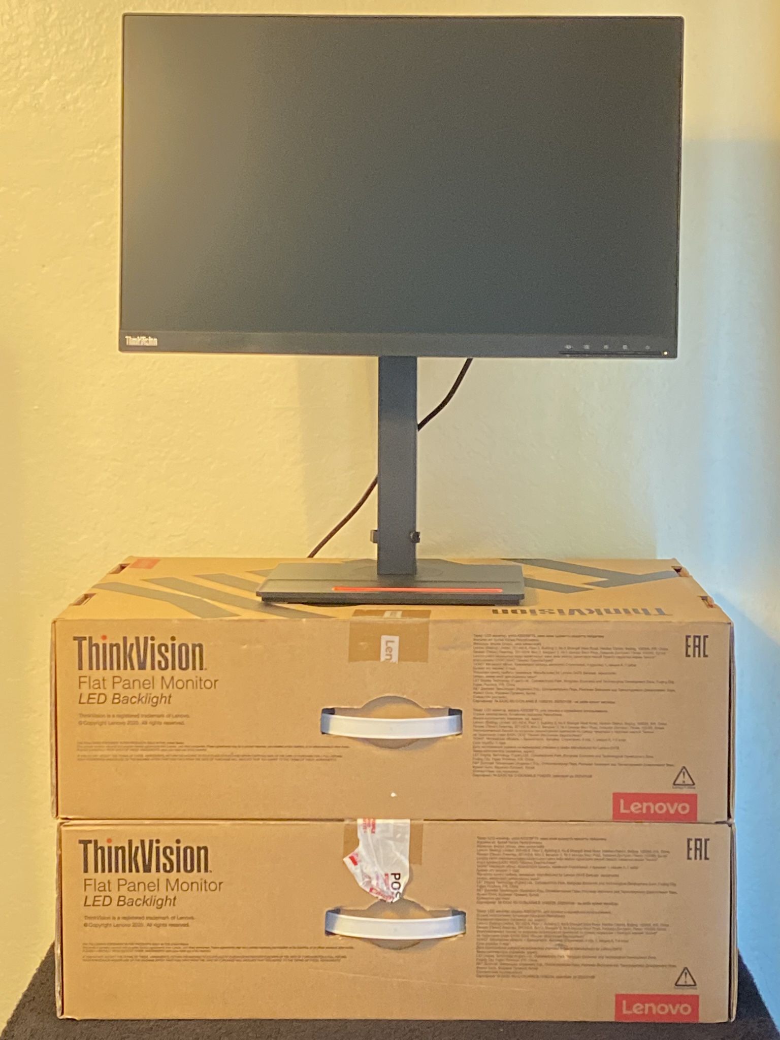 Lenovo Monitors 