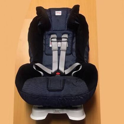 Britax Wizard Convertible Seat: Rear/Forward Facing