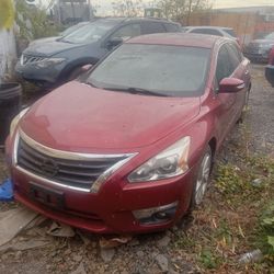 2015 Nissan Altima (Low Miles)
