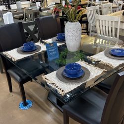5 Piece Dining Set!
