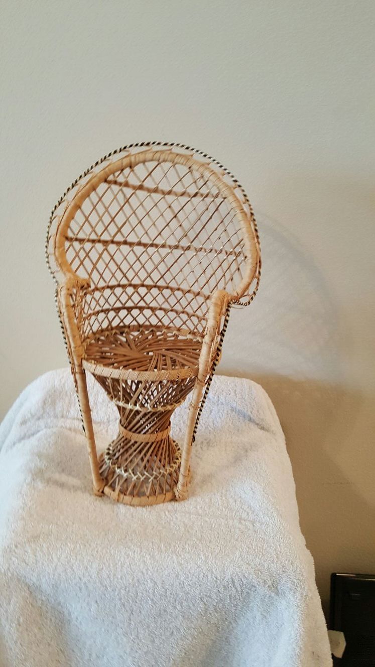 Vintage Wicker peacock fan style doll chair