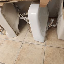 2 Bathroom Sinks Both For 50 Or Make Offer