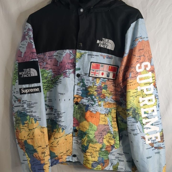 The north face world map clearance jacket
