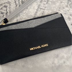 Michael Kors Travel Wallet 