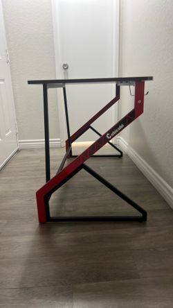 Z shape gaming table