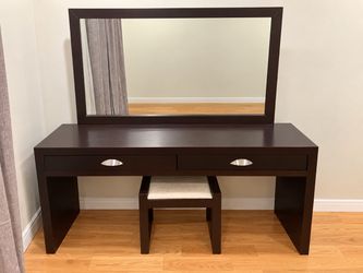 Vanity table