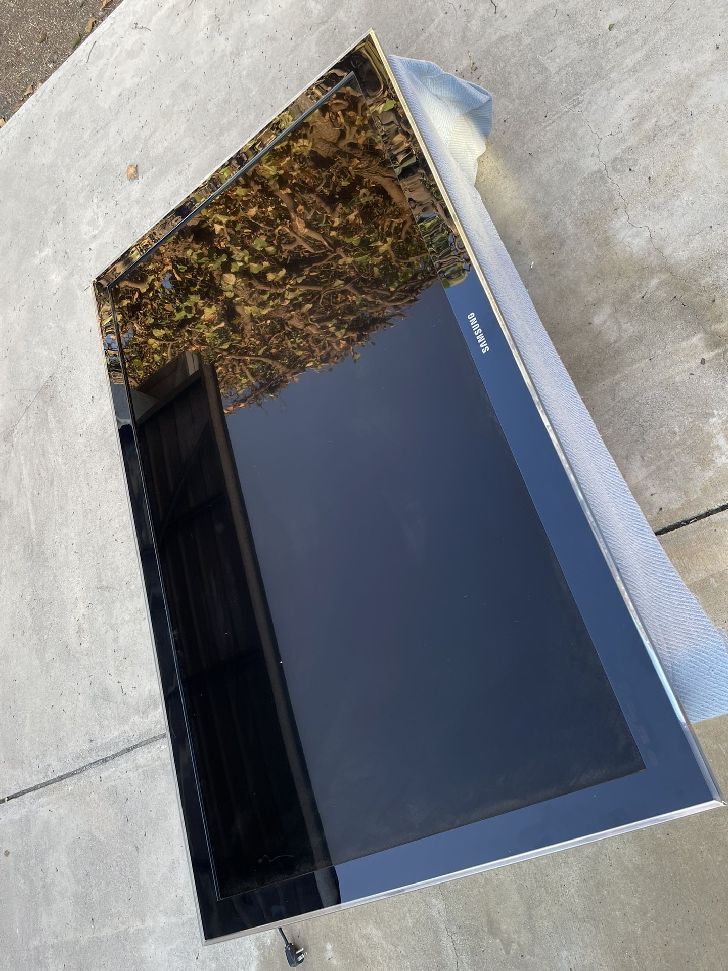 55" Samsung TV (Samsung UN55B8000XF)