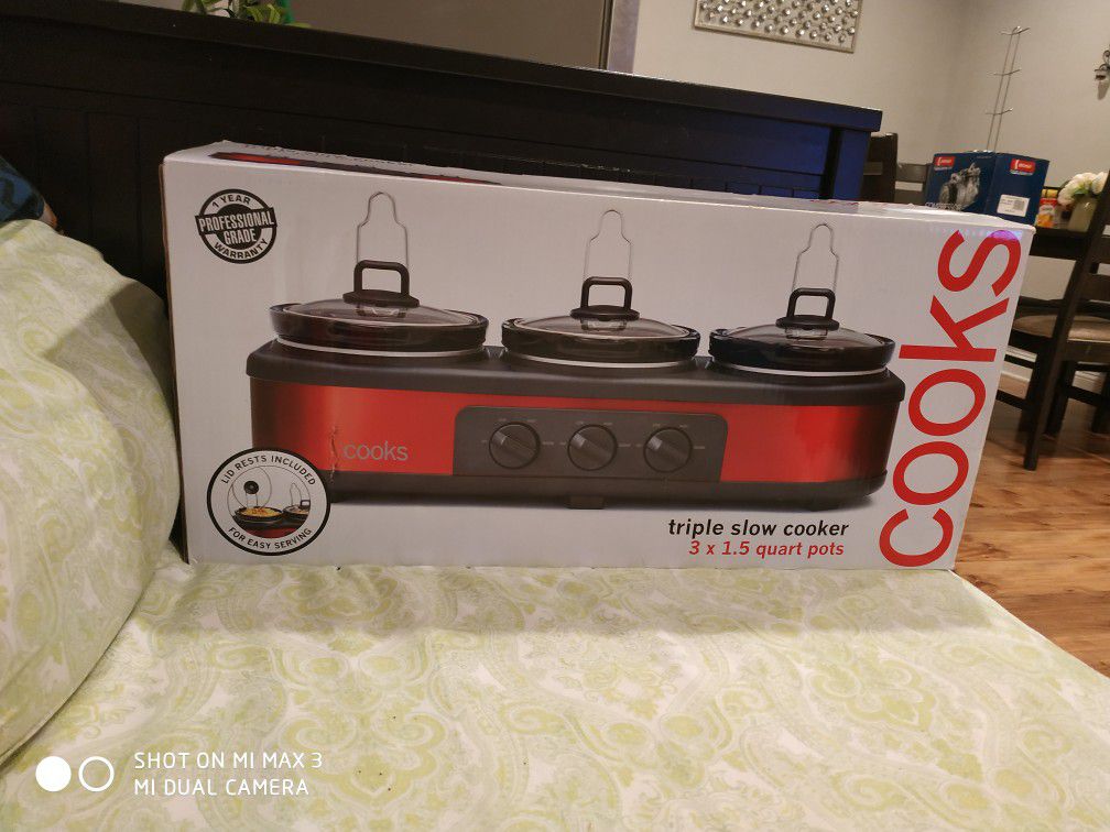 Cooks triple slow cooker