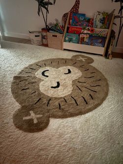 Nestig Monkey Rug 3.5’ x 5’ perfect condition