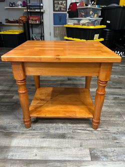 Solid Wood End Table / Side Table with Storage Shelf (Honey Oak)