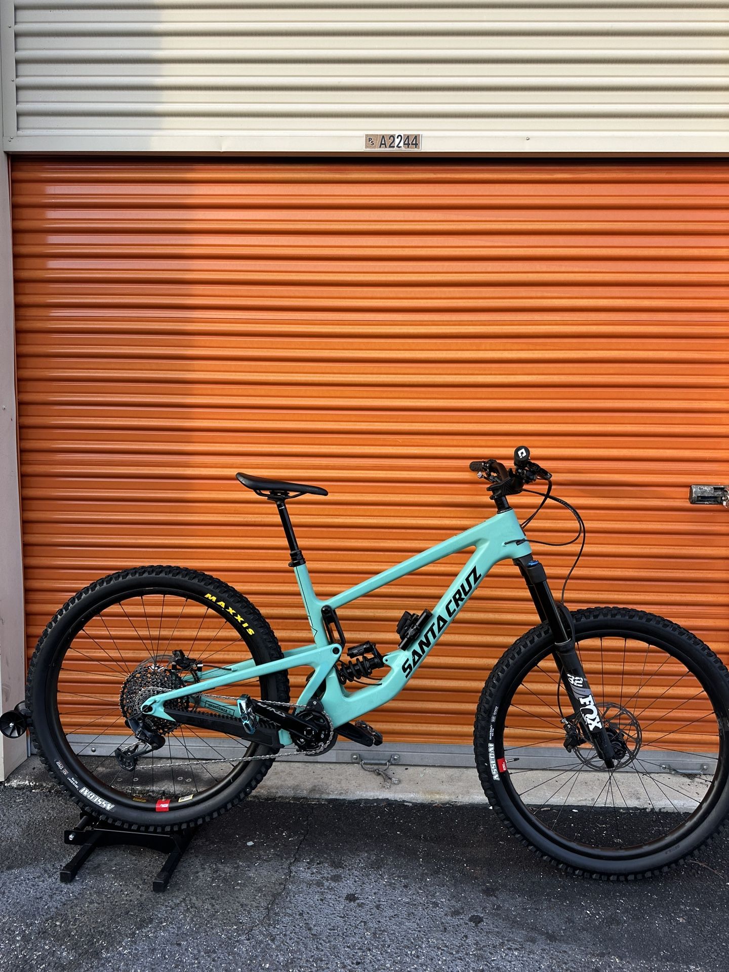 Santa Cruz Bronson size M Mountain Bike