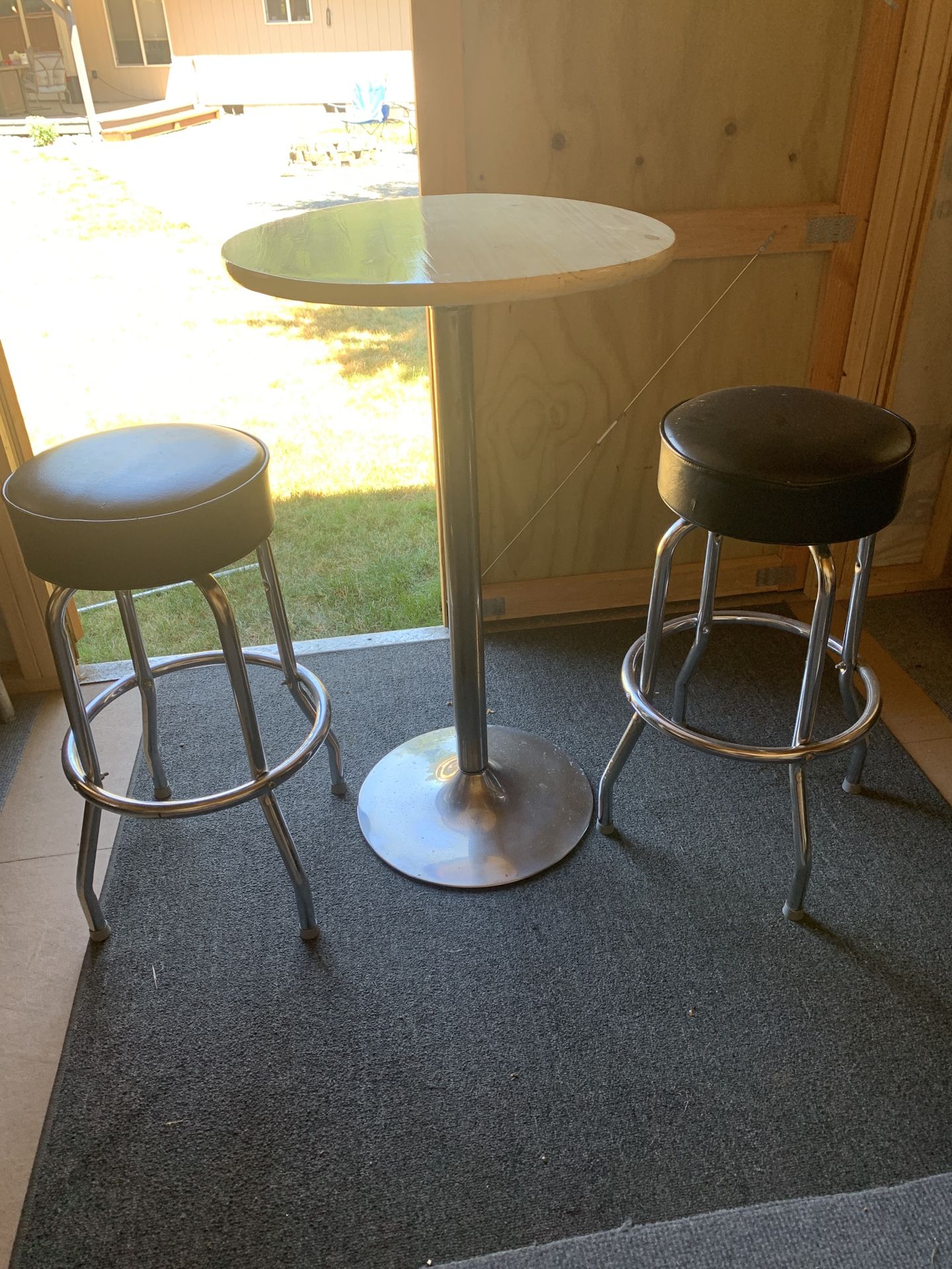 Pub Bar Table And Barstools Set