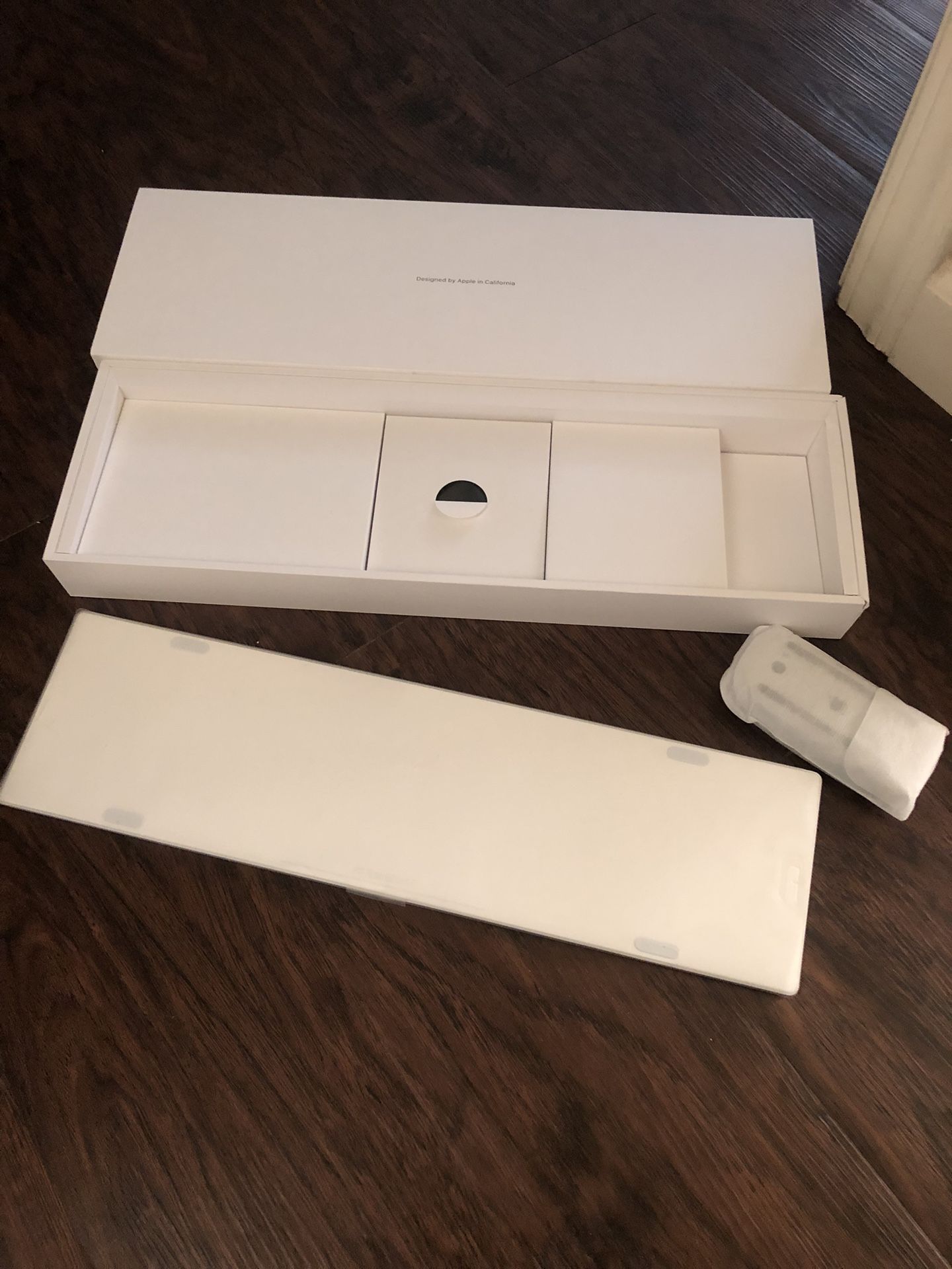 Magic Keyboard with Numeric Keypad and Mouse READ DESCRIPTION PICK UP ONLY NO TRADE 👉FIRM ON PRICE👈💲100 FOR BOTH ONLY CASH 💵