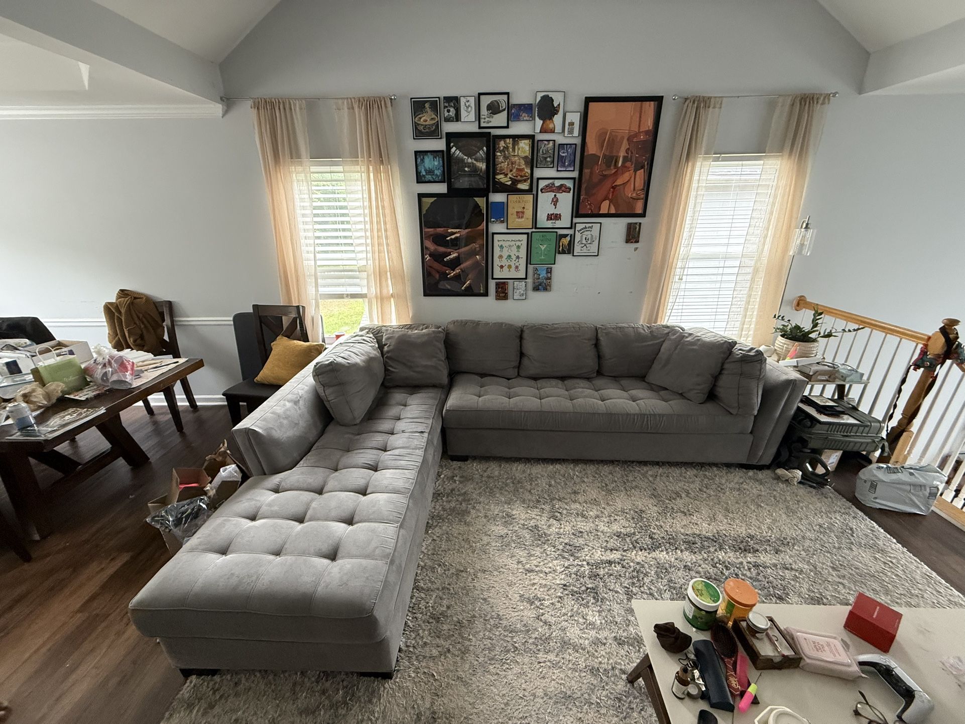 Sofa / Couch / Sectional