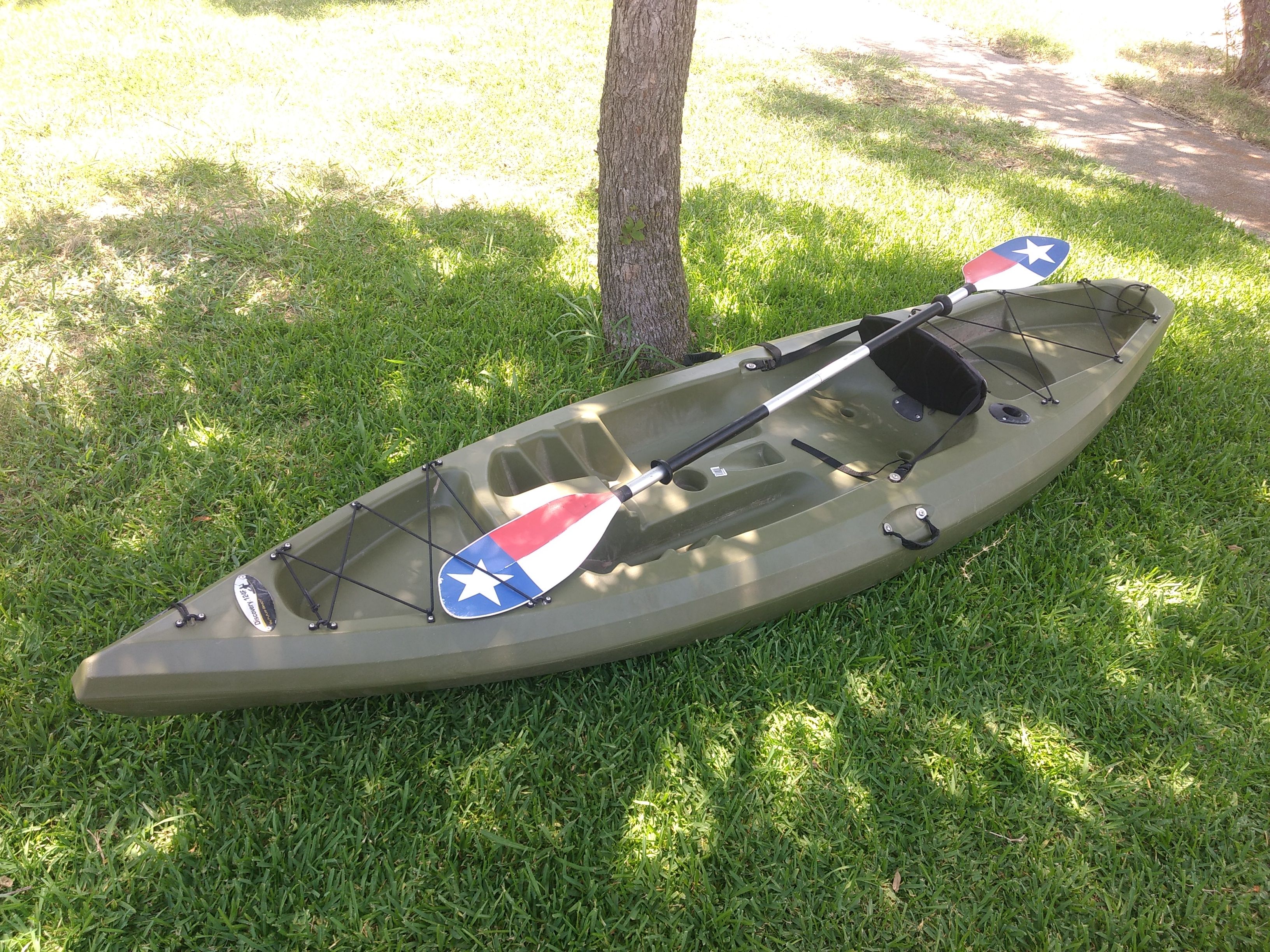 Future Beach Discovery 124F Angler Fishing Kayak w/ Paddle