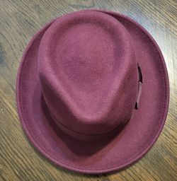 Hat for women's burgundy