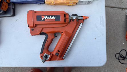 Paslode Cf325XP 30 Degree Framing Nailer w/ Battery & Charger