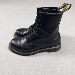 Dr. Martens 1460 W Womens Size 8 US EU 39 Black Smooth Leather 8-Eye Boots