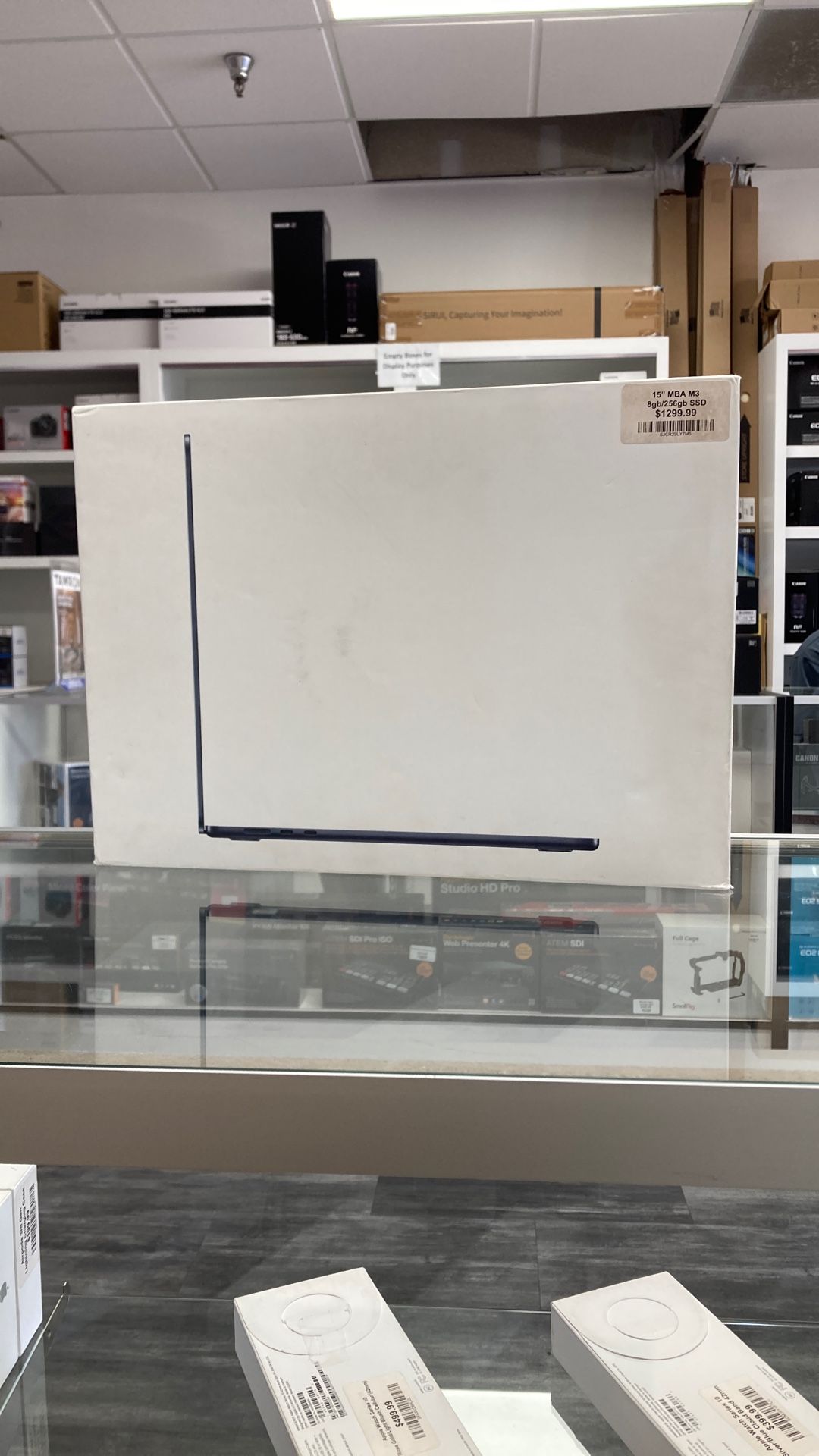 15” MacBook Air M3 Chip 8gb/256gb SSD