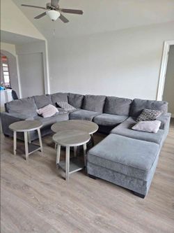 Gorgeous Sofa Sectional Great Condition No Rips Or Tears Super Clean And Comfortable