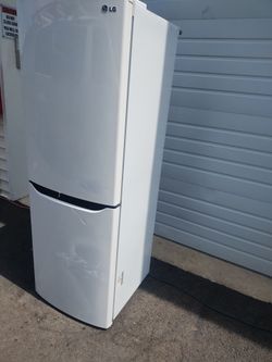 24 inch wide small capacity refrigerator good working
