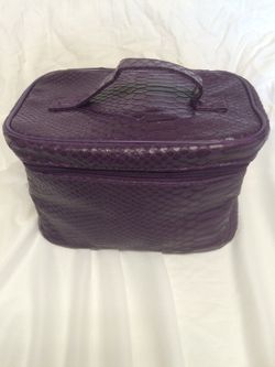 MAKEUP CASE