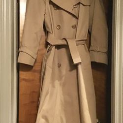 Woman’s  Raincoat - London Fog - Size 8 Petite