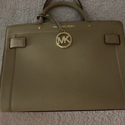 Micheal Kors Beige handbag