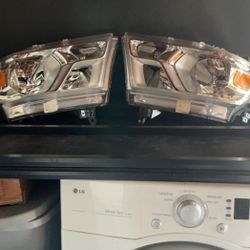 2020 Ram 1500 Bighorn Headlights