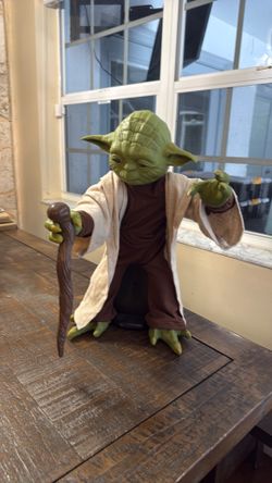 Star Wars Yoda Moving Action Figure