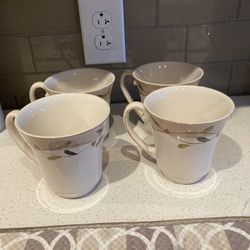 Set of 4 Crate & Barrel Vine & Berries Pattern Coffee Tea Cups Mugs 