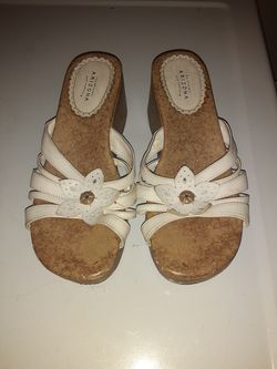 *Arizona Girls Sandals Size 3*