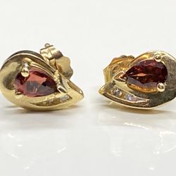 14k Yellow Gold Amethyst Diamond Earrings