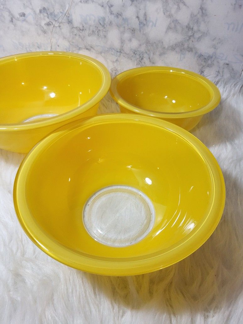 Vintage 80s Pyrex Yellow Glass Mixing Bowl set Clear Bottom,Large
