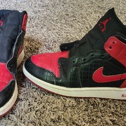 Air Jordan 1 Mid SS Bredtext