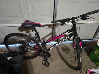 Schwinn Kempo Hybrid Bike, 700c wheels, 21 speeds