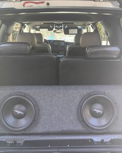 SKAR AUDIO DUAL SUBWOOFER BOX & 12' SKAR SUBWOOFERS