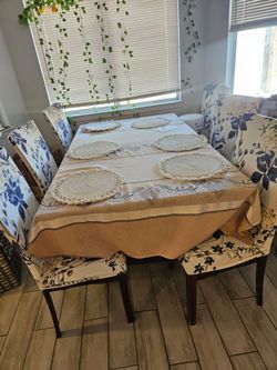 Table with 6 chairs and accesories