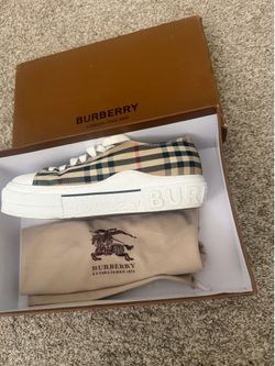 Burberry shoes Size 8