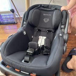 UPPAbaby Mesa V2 Car Seat With Infant Insert