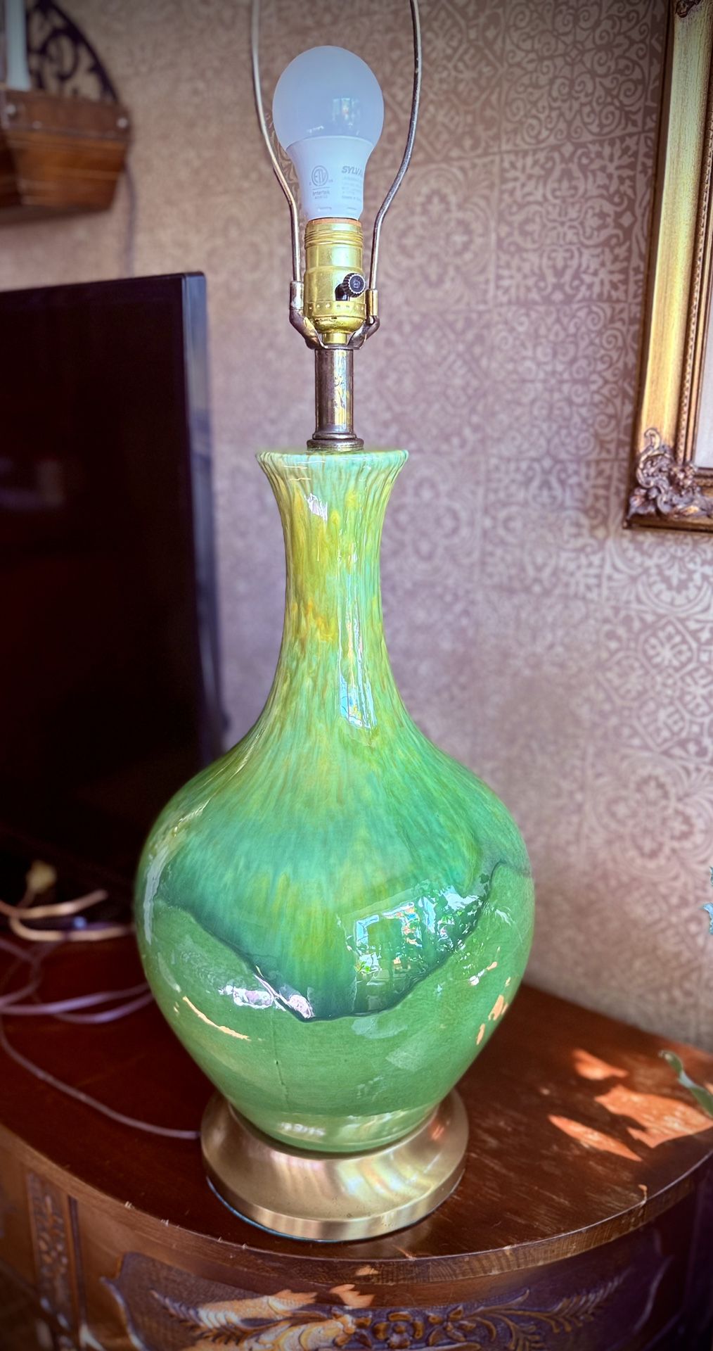 MCM 1960s Haeger Pottery Ceramic Lamp, Fern Agate in excellent working condition !