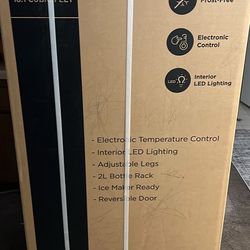 Midea 18 cu. ft.  Top freezer refrigerator  (white)