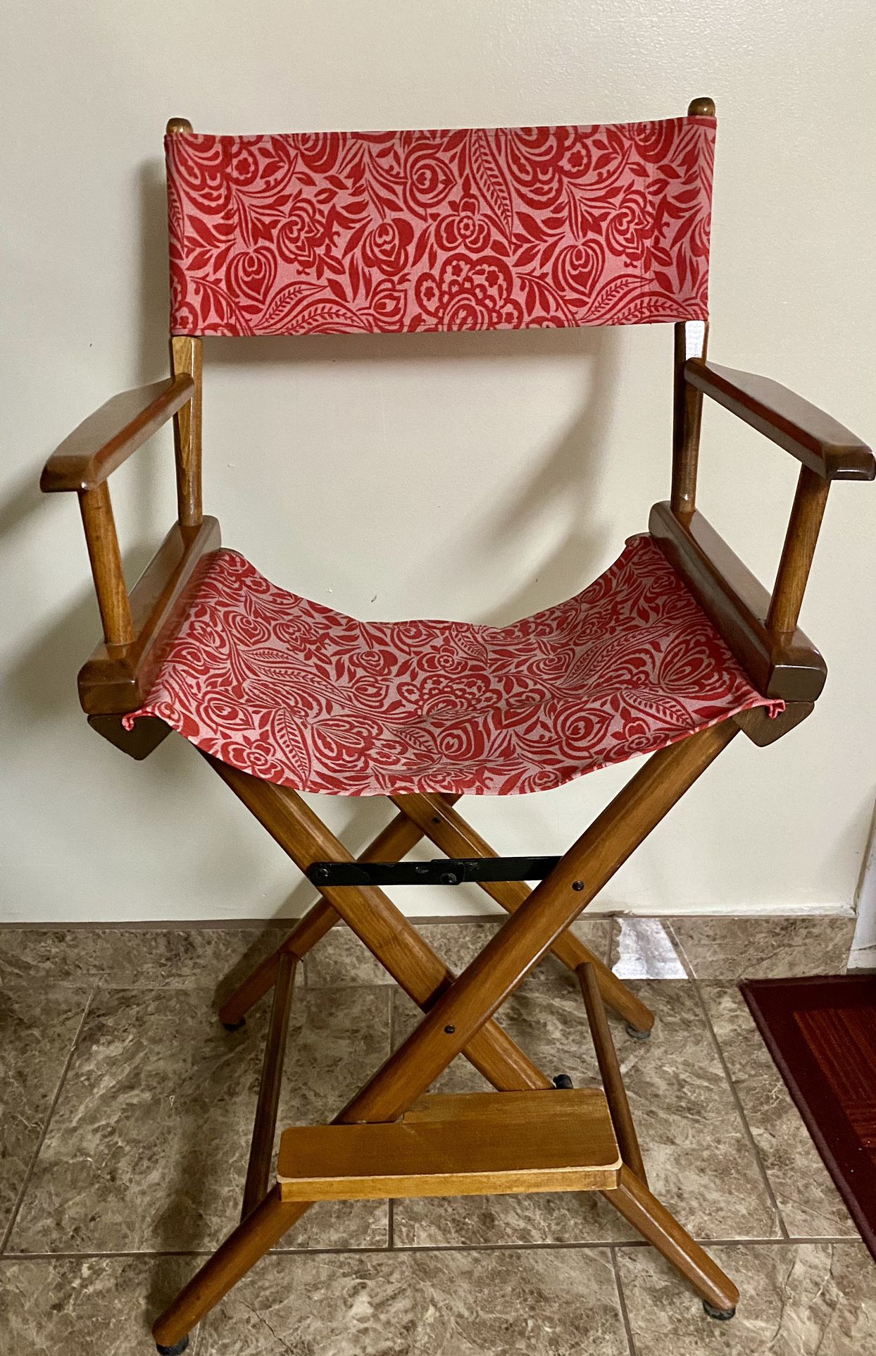 Directors Chair - Portable And Foldable