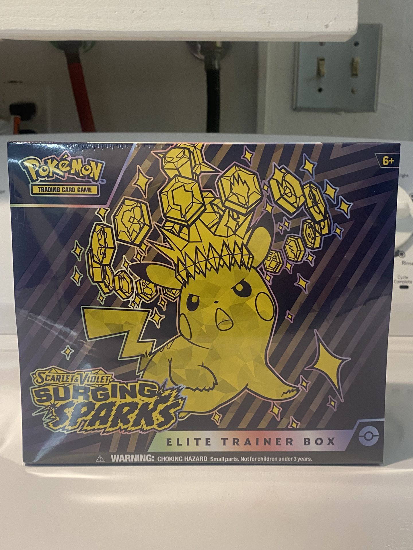 Pokemon Surging Sparks Etb