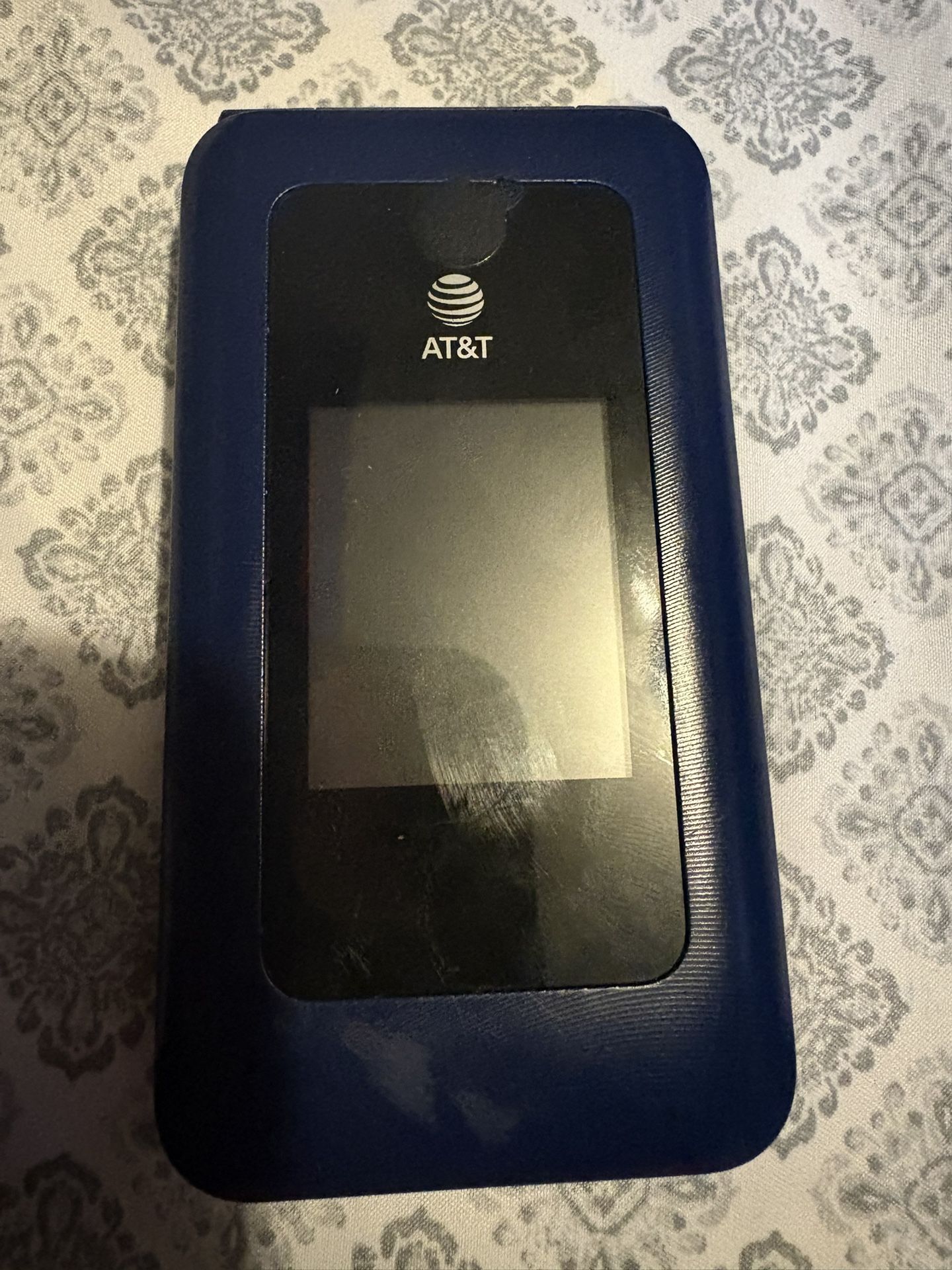 AT&T Flip Phone for Sale in Los Angeles, CA - OfferUp