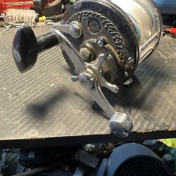 Fighter 300 conventional Fishing reel.  NO. 51-2.  Olympia Japan.  Vintage.  