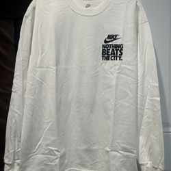 Nike Men's Medium Graphic Print Logo Long Sleeve White Crew Neck T-Shirt