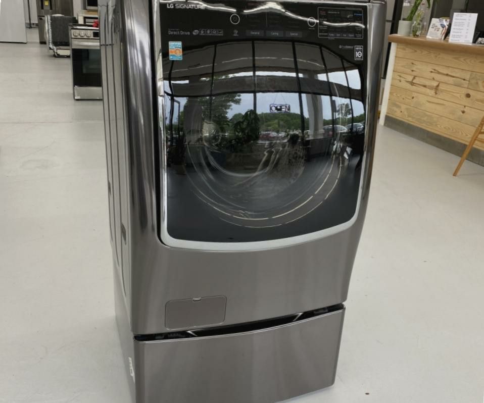 REDUCED-LG MEGA Washer-5.8 cu.ft-OPEN BOX