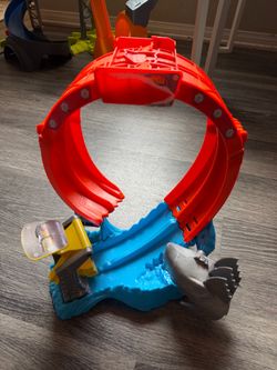Hot Wheels Shark Loop Track Set