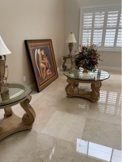 Coffee table with 2 end tables and 2 lamps